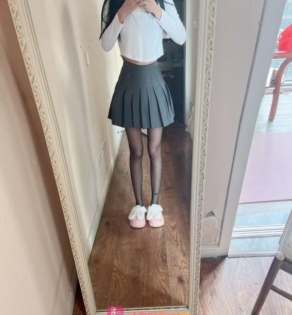 可以一字马的年轻妹妹