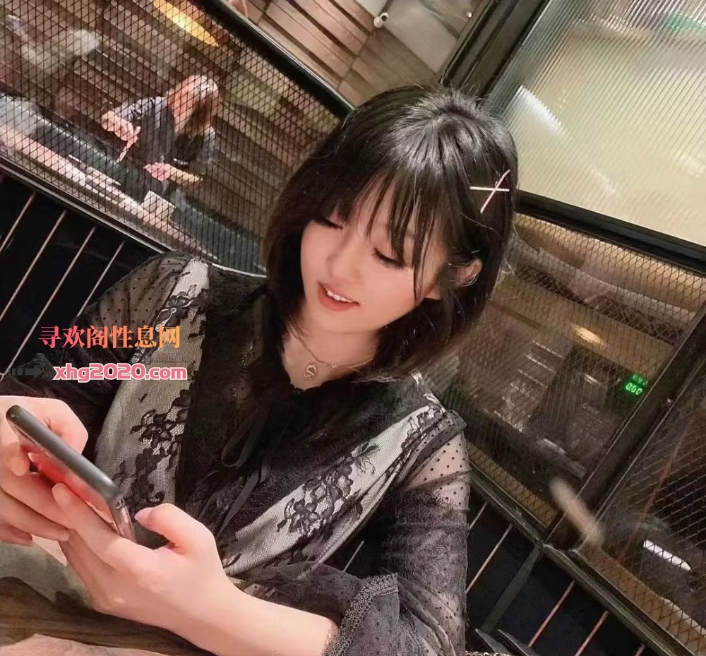 短发温柔妹子
