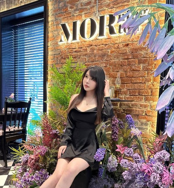 性感大胸颜值小姐姐