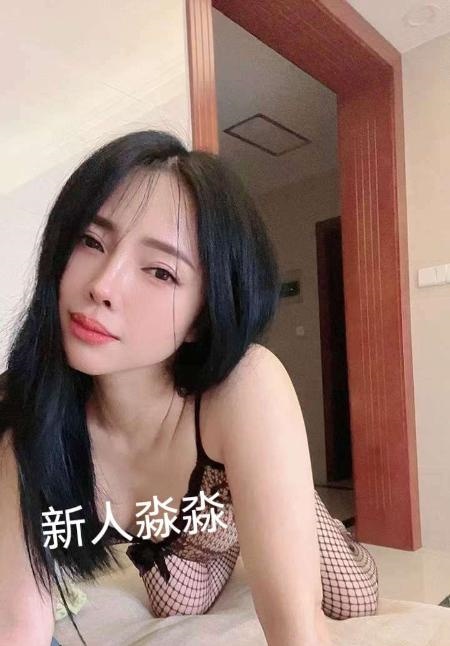 山水华庭 少妇