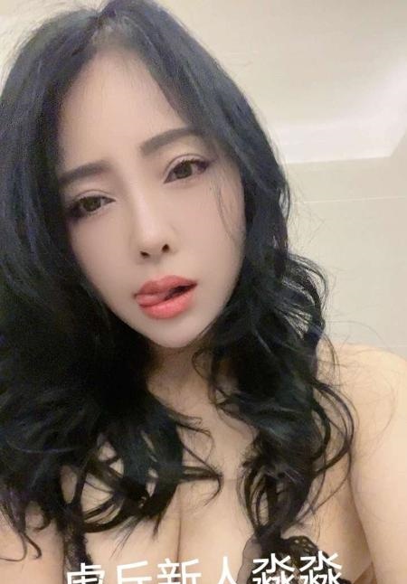山水华庭 少妇