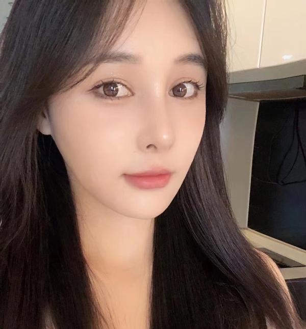 绿地童颜巨乳妮妮