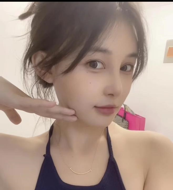 绿地童颜巨乳妮妮