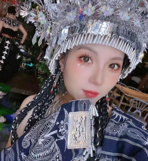 雨花苗族姑凉秋秋