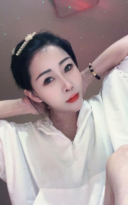 五塘广场服务型少妇