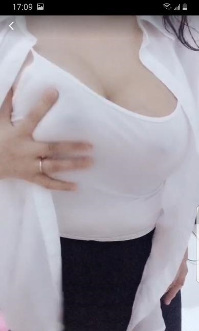 侗族巨乳少妇 佳佳