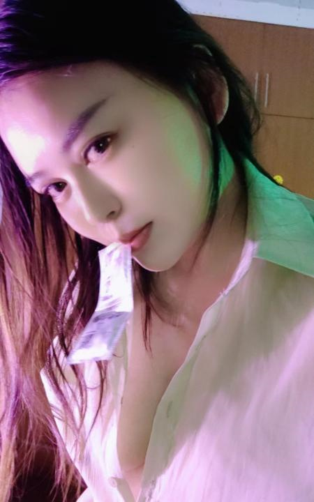 口含套性感嫩妹