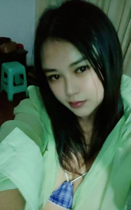 口含套性感嫩妹