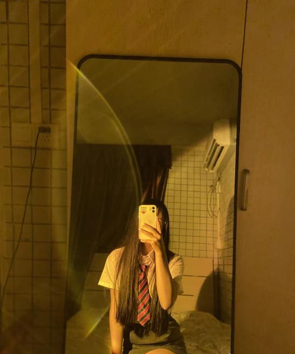 静安俏皮妹子