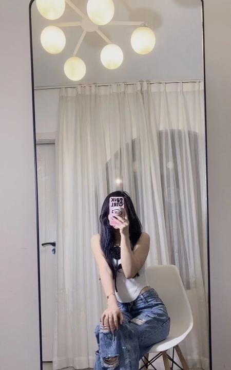 静安俏皮妹子