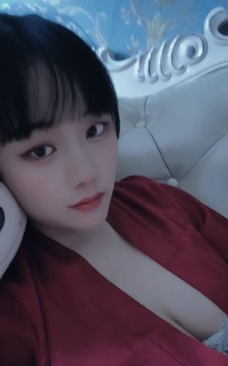 D大胸嫩妹