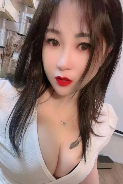 天河美胸小雪