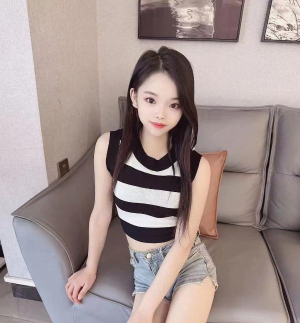 白嫩小可爱莹莹