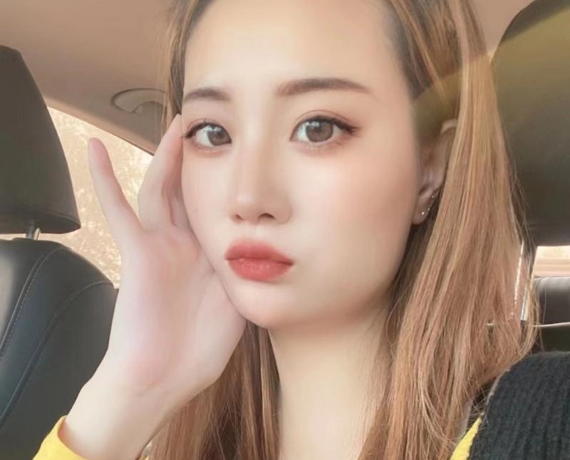 素颜青春气息的妹子
