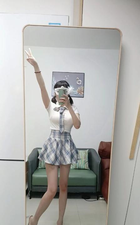 静安雪白美腿