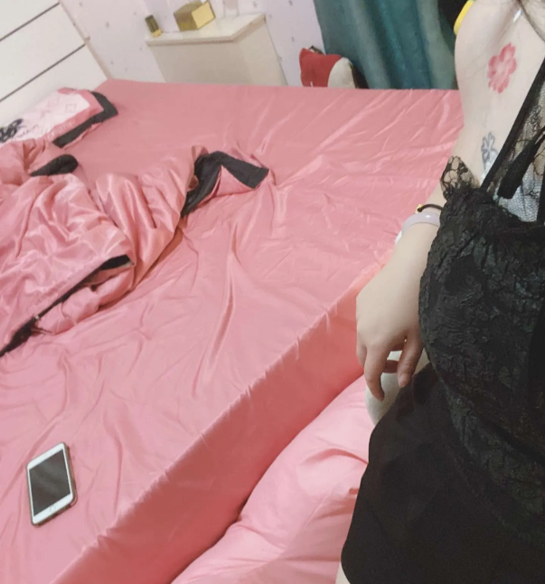 乌市烈焰红唇
