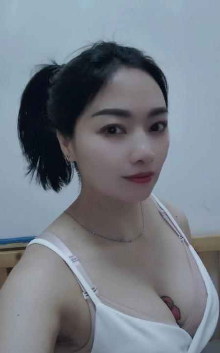 轻熟美骚妇小雪