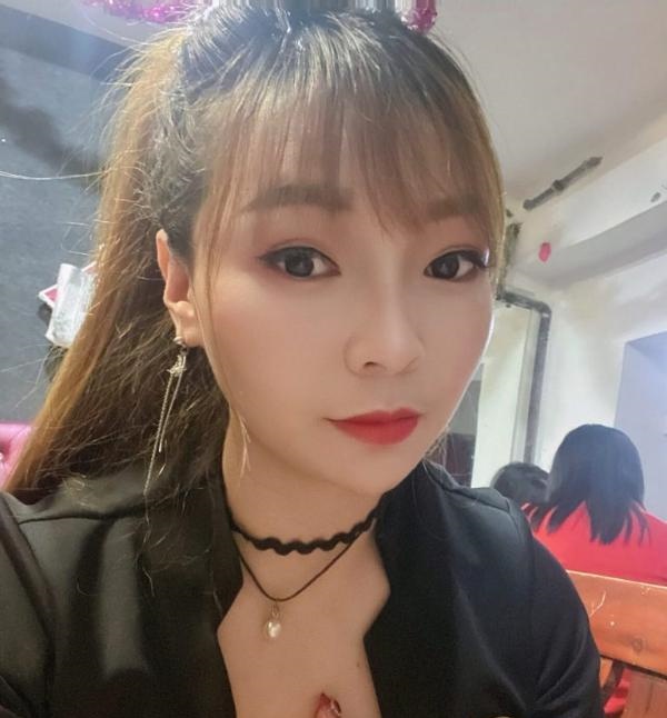 肉感美女兰岚