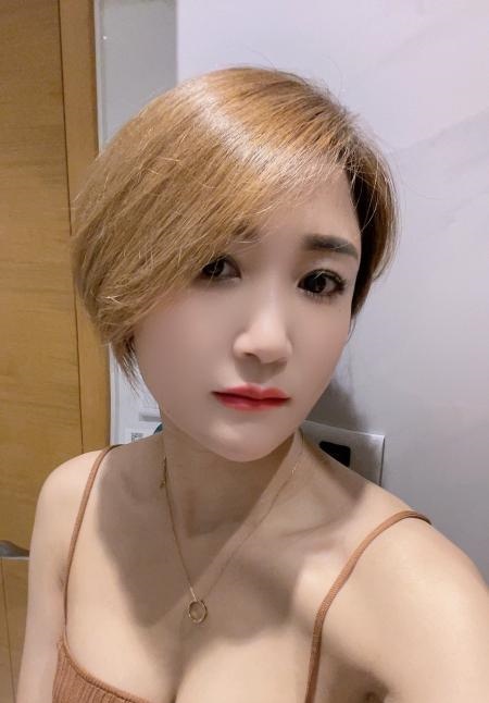 气质短发御姐
