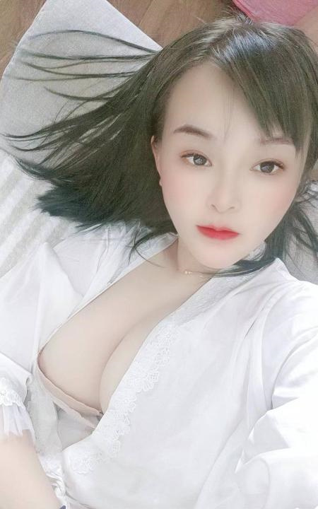 风骚勾人的大胸姐姐