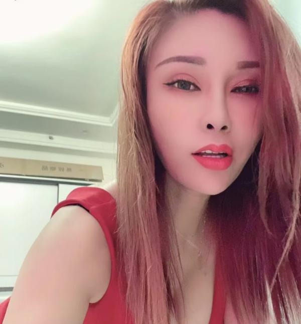 妖娆红裙熟女糖糖