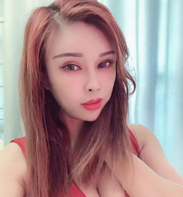 妖娆红裙熟女糖糖