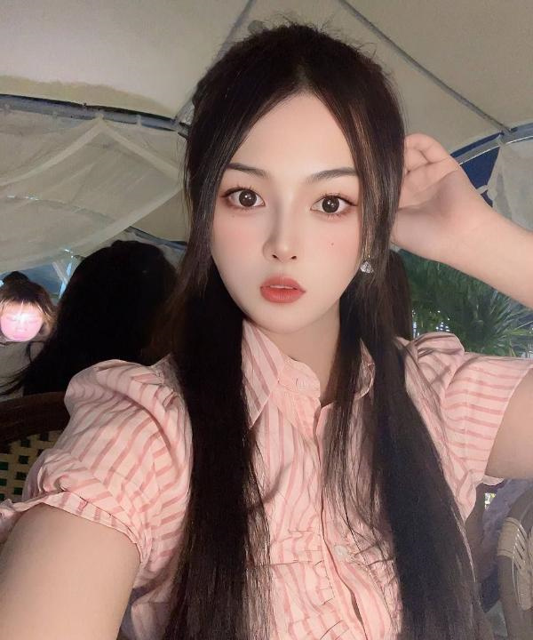 雨花小曼妮妹子