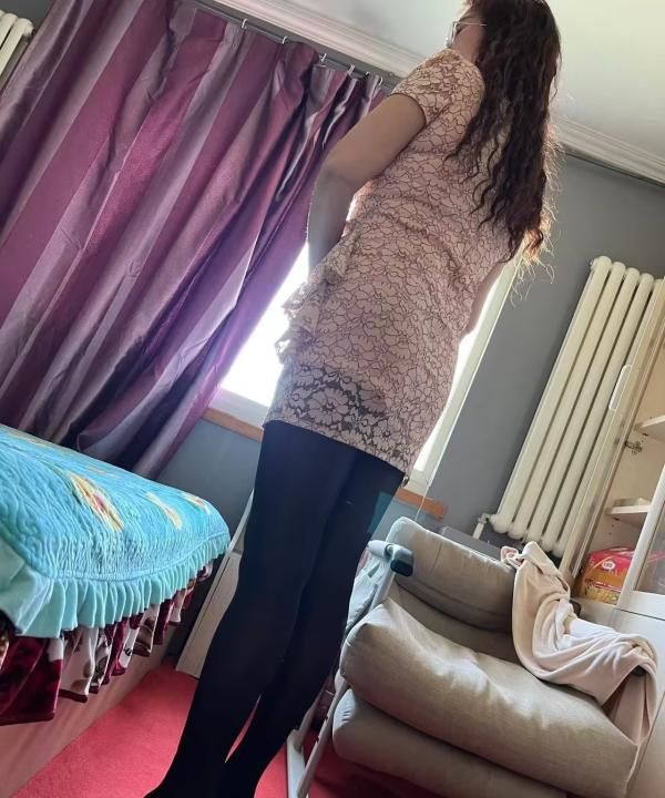 皮肤白净的性价比熟女