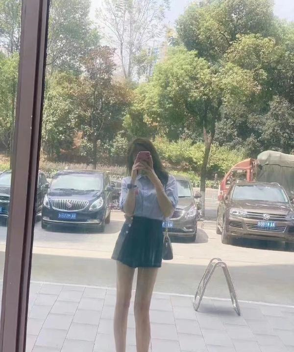 小辣妹依云