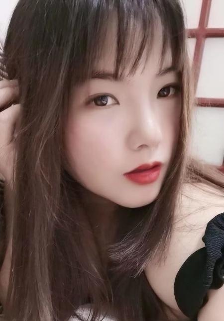 雨天出击大胸妹子