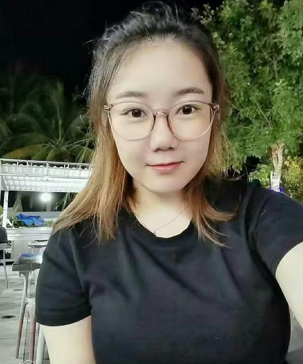 眼镜大胸妹