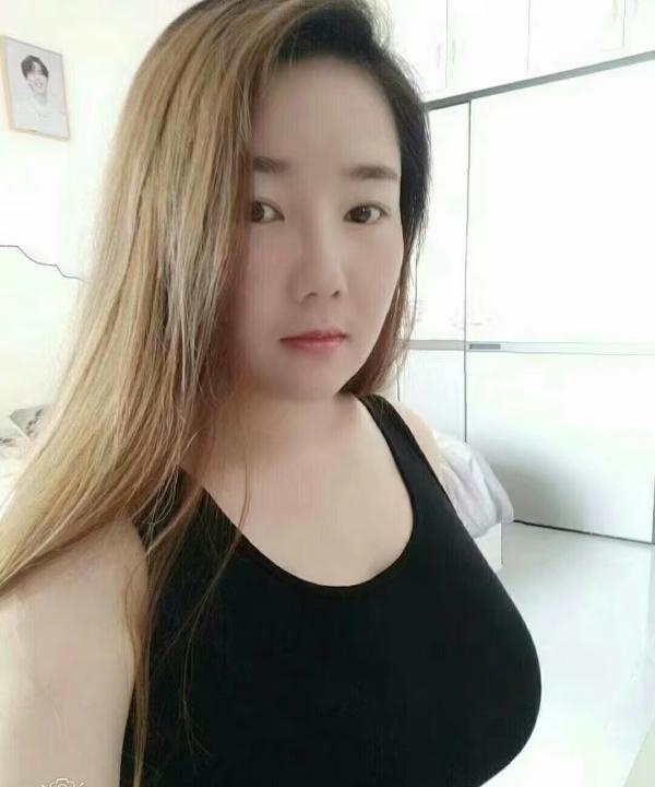 眼镜大胸妹
