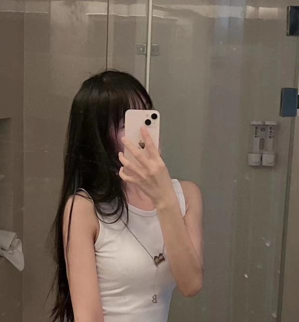 俏皮可爱丽丽妹子