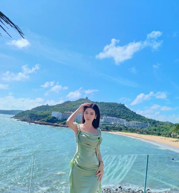 火辣性感身材小姐姐