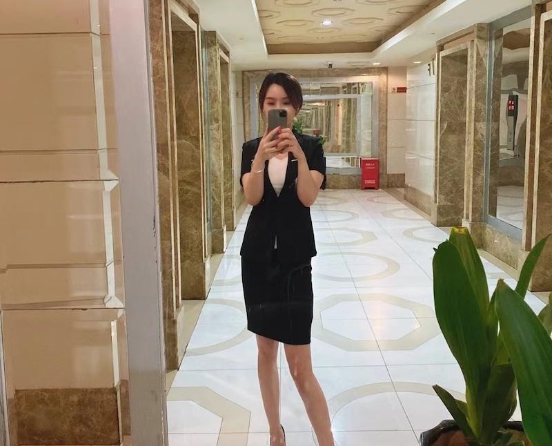 黑丝美腿御姐 婷婷