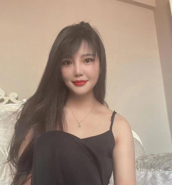 丰满甜妹