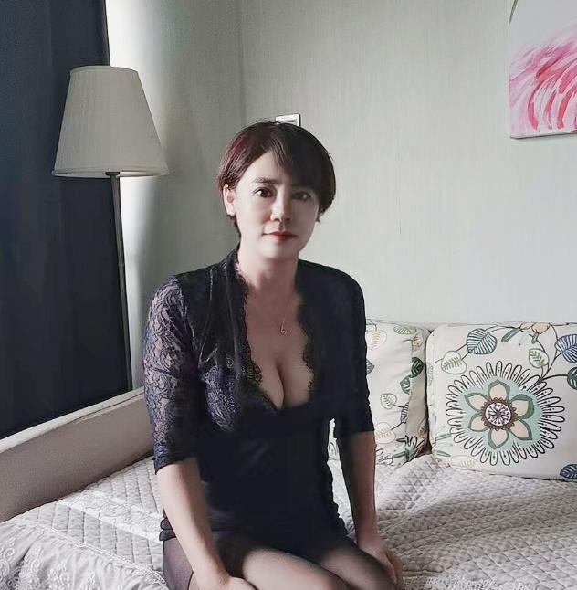 昆山短发轻熟御姐