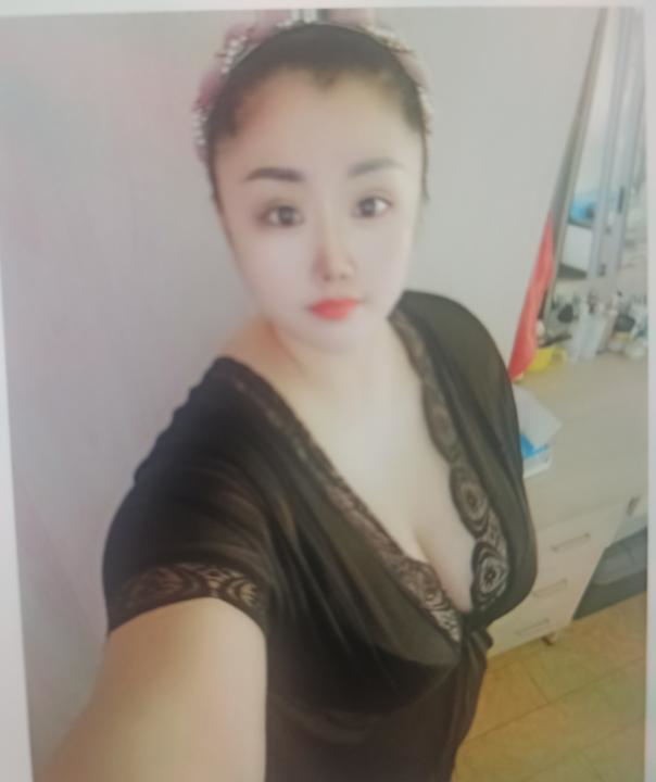 丰满大胸妹