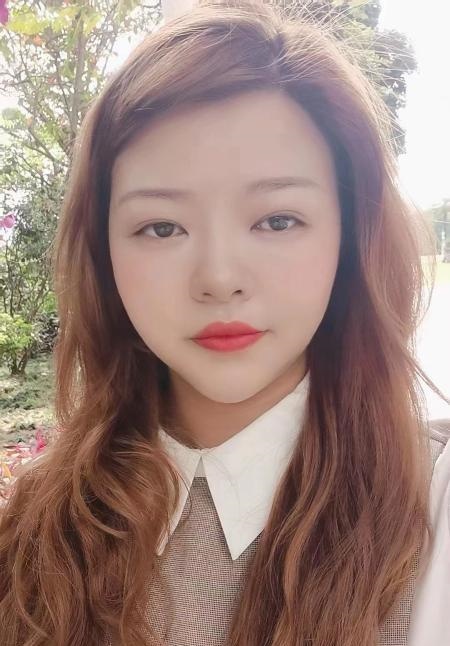 微胖大胸宝藏女孩