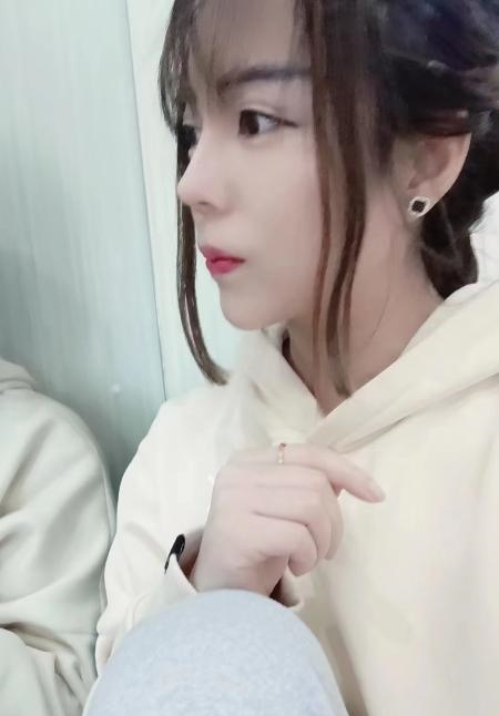 大女人小娘们