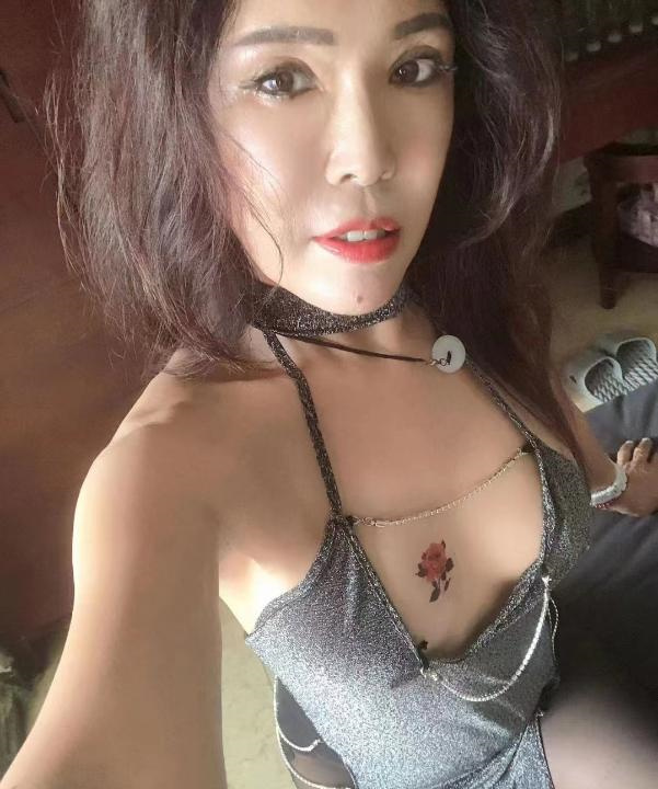 美腿骚熟女