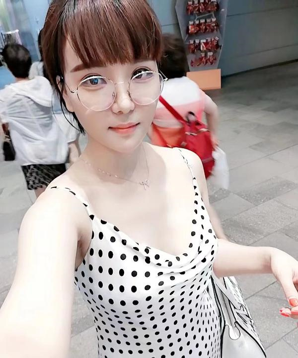 三通颜值骚美女