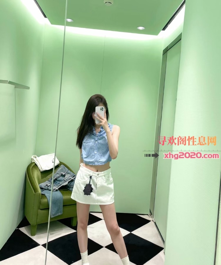 年轻小姑娘