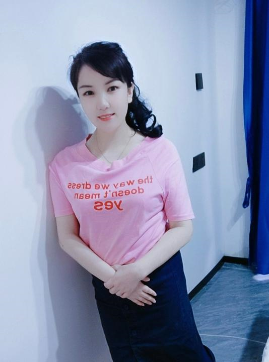 宝安挺乳大奶琪琪