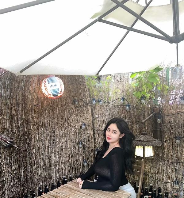 欧美风格大胸妹子