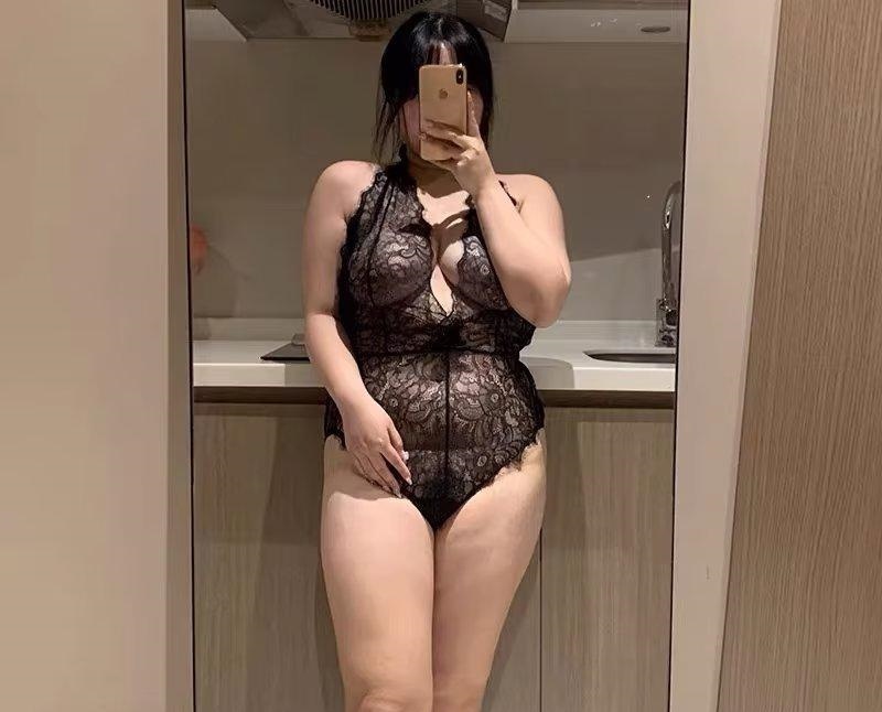 年轻小胖妹