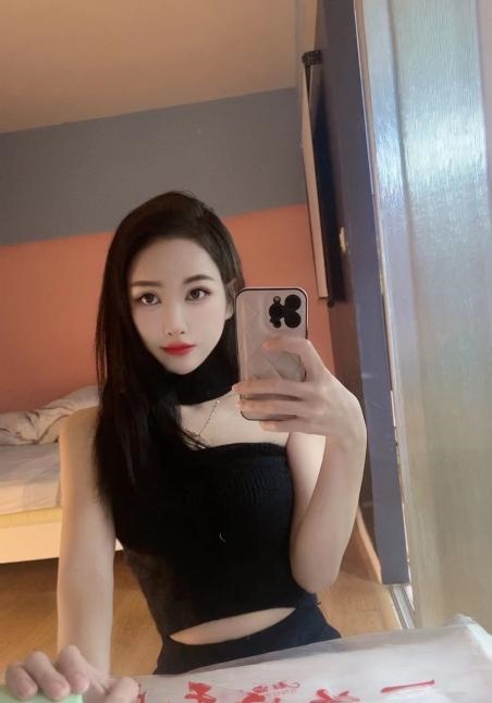 舌吻墨菲美女