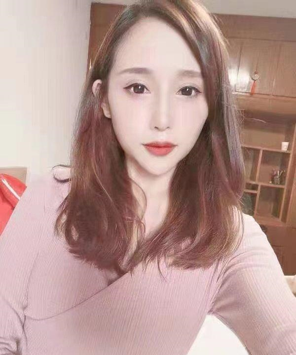 美女宠物美容师恩恩