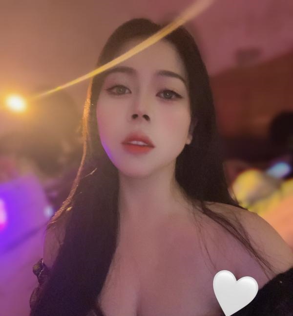 硚口制服包臀裙少妇