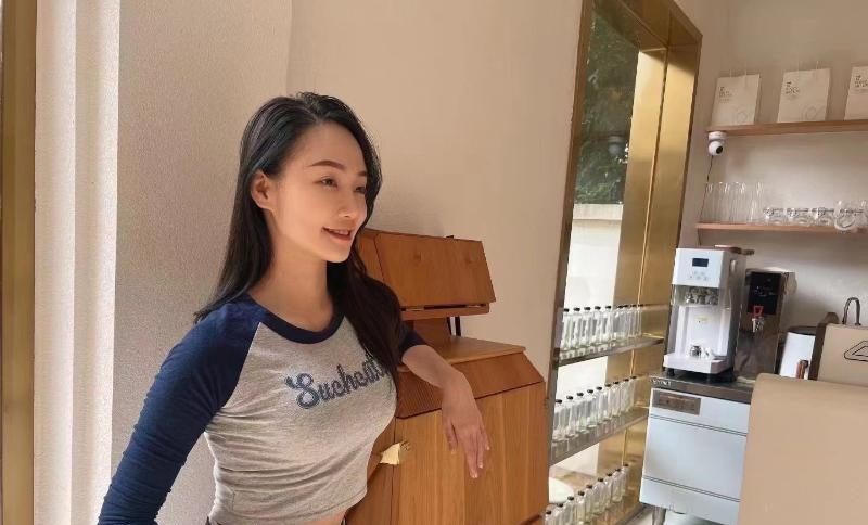 温柔小野猫菲菲